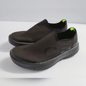 Oofos Men's Black Slip-On Sneakers. Size 10.5 US. Pre-owned. Excellent Condition